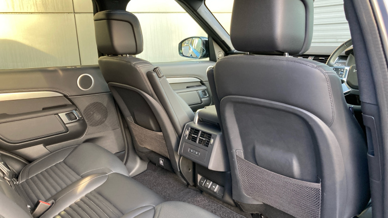 Land Rover Discovery 3.0 D300 Dynamic SE 5dr Auto Diesel Station Wagon